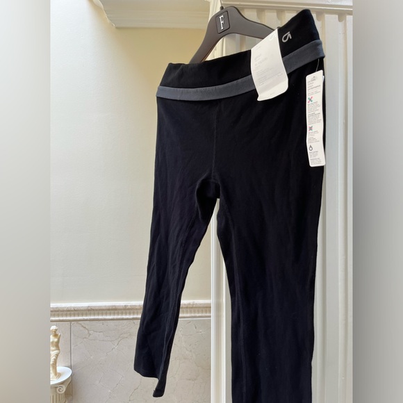 Tags still on, Gap Fit black capris, size M - Picture 3 of 7